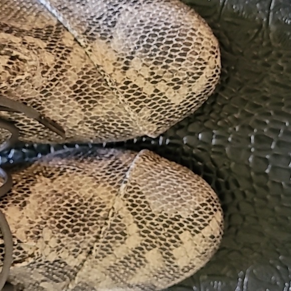 TOMS Kala faux snake print wedge bootie. Black multi. Size 9 - Picture 2 of 11